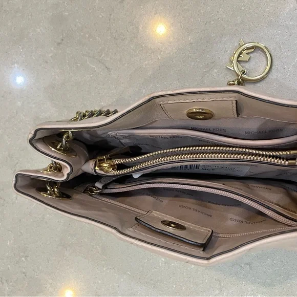 Michael Kors pink Quilted Shoulder Bag with Gold Chain - Picture 5 of 5